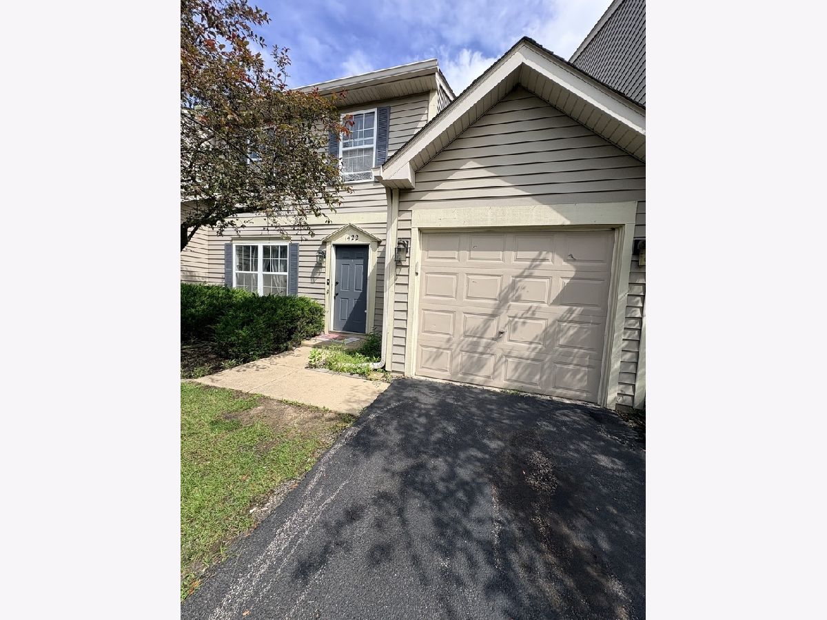 Condos & Townhomes For Sale Fairfield Village Round Lake Beach Illinois, 1422 Split Oak Circle