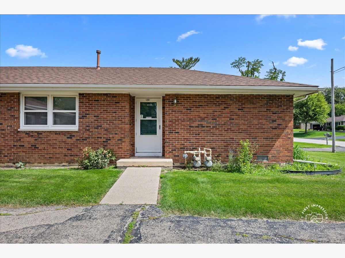  Rented Aurora Illinois, 1201 Johnston