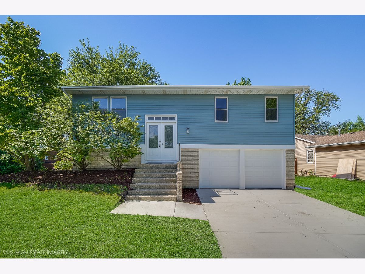 Homes & Townhomes & Condos For Sale Frankfort Square Frankfort Illinois, 8131 Evergreen Drive