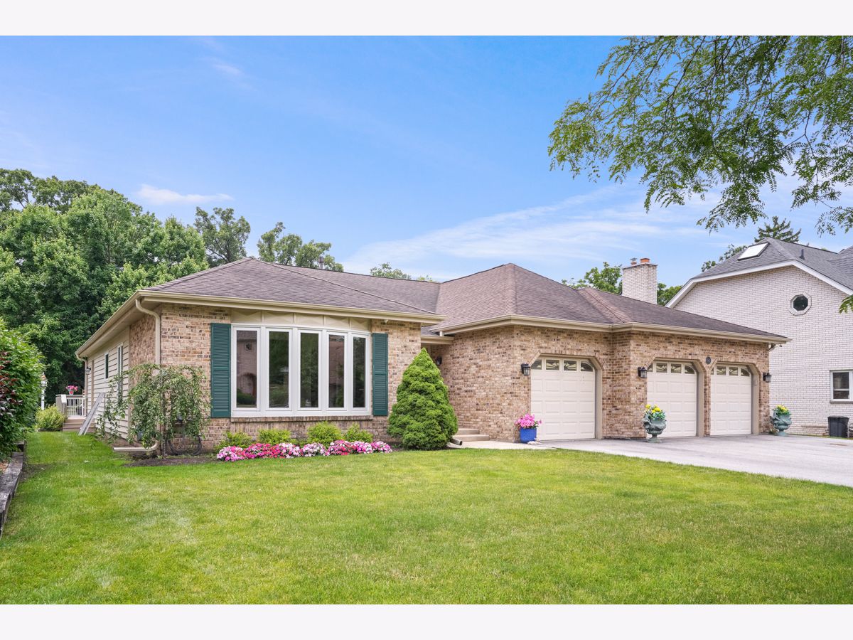  For Sale Wood Dale Illinois, 142 Elizabeth Court