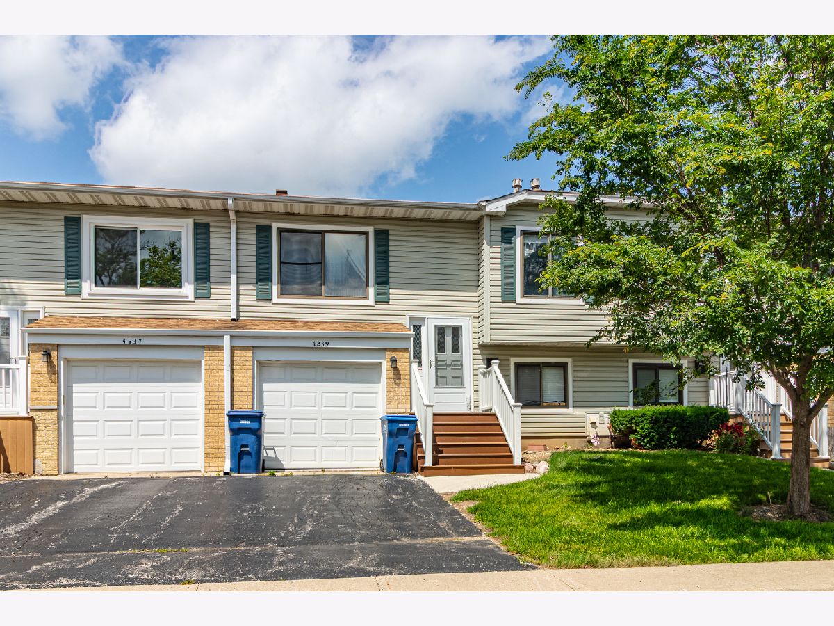  For Rent Waukegan Illinois, 4239 Continental