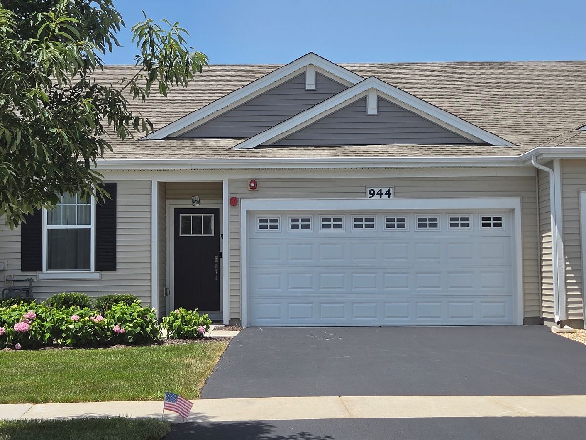  For Rent North Aurora Illinois, 944 Darwin