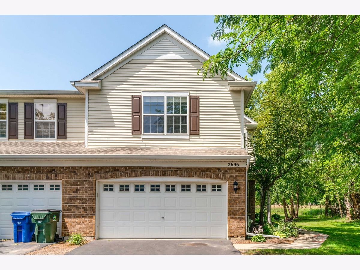 Townhomes For Sale Millbrook At Canterbury Algonquin Illinois, 2636 Pondview Drive