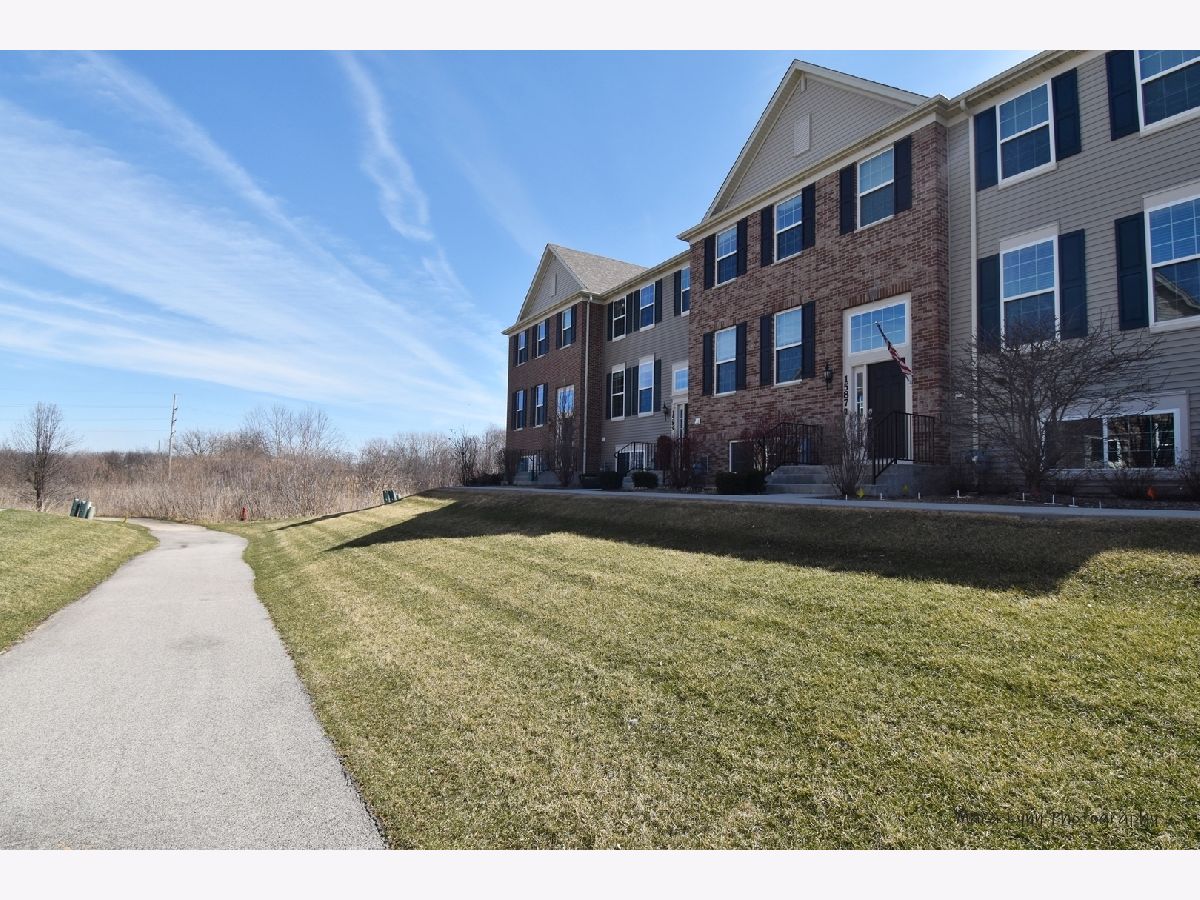  For Rent South Elgin Illinois, 1587 Deer Pointe