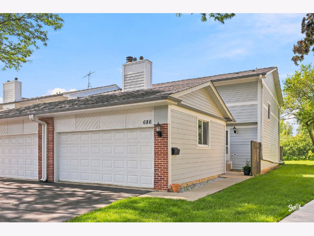 Townhomes For Sale Park West Deerfield Illinois, 686 Mallard Lane