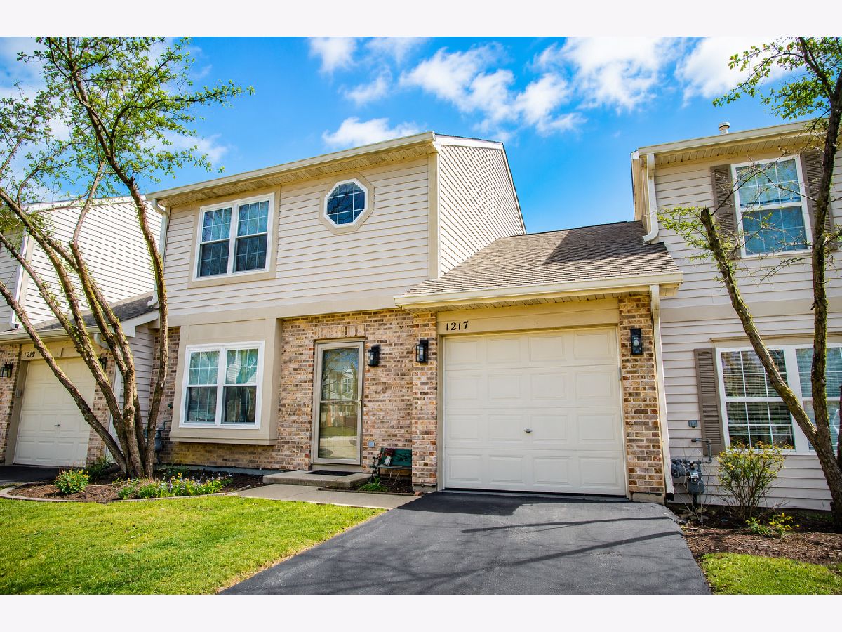 Condos & Townhomes Rented Fairfield Village Round Lake Beach Illinois, 1217 Village