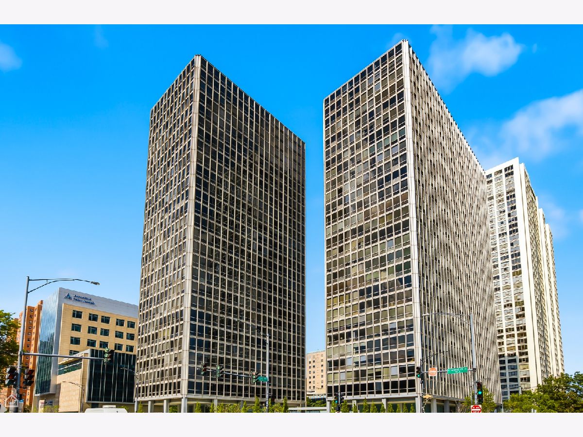 Condominiums Rented Commonwealth Plaza Chicago Illinois, 340 Diversey