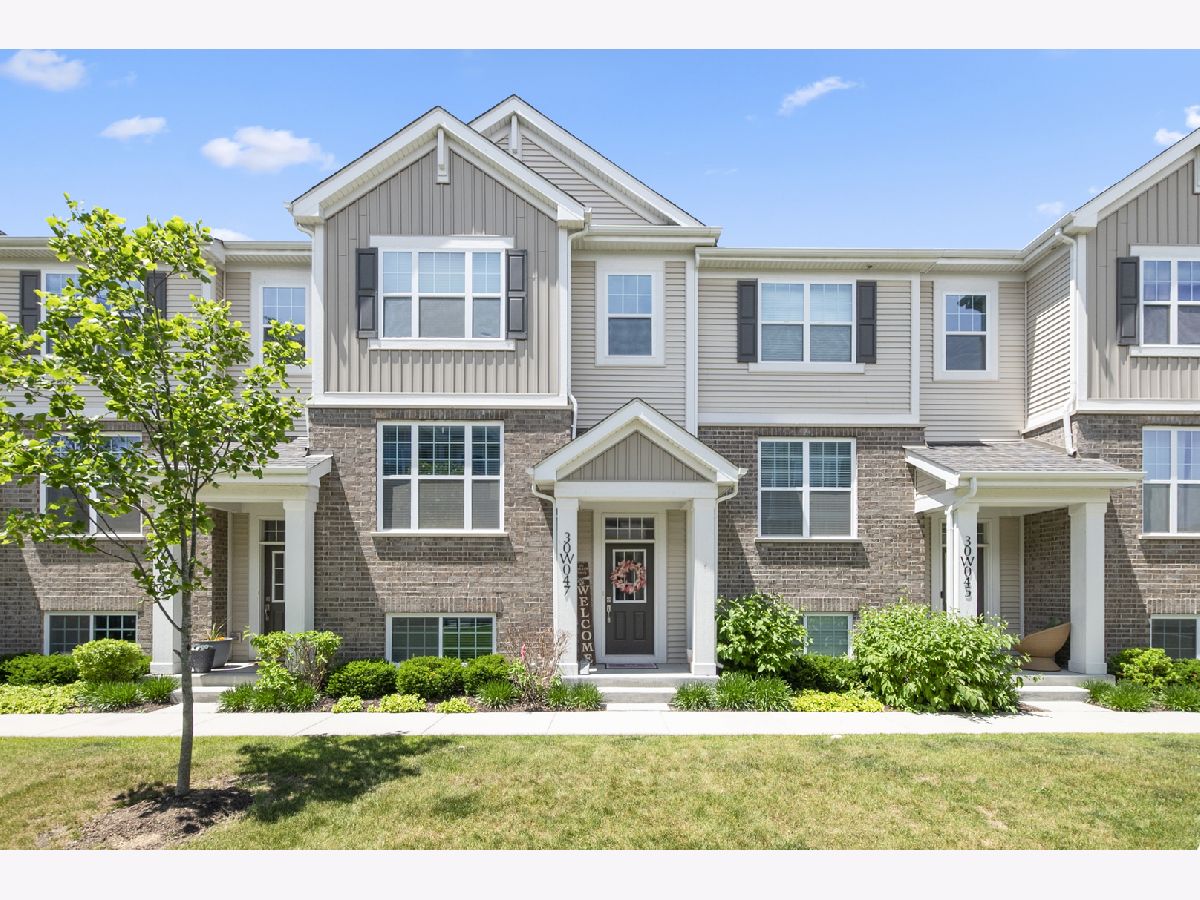 Condos & Townhomes For Sale Lexington Trace Warrenville Illinois, 30W047 Brayman Court