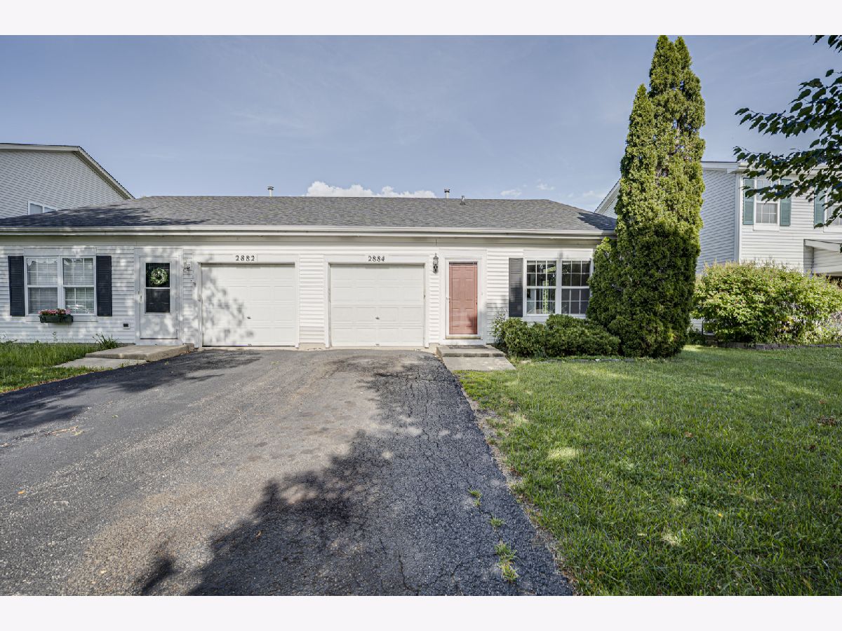 Townhomes & Condos & Homes For Rent Woodlake Naperville Illinois, 2884 Cedar Glade