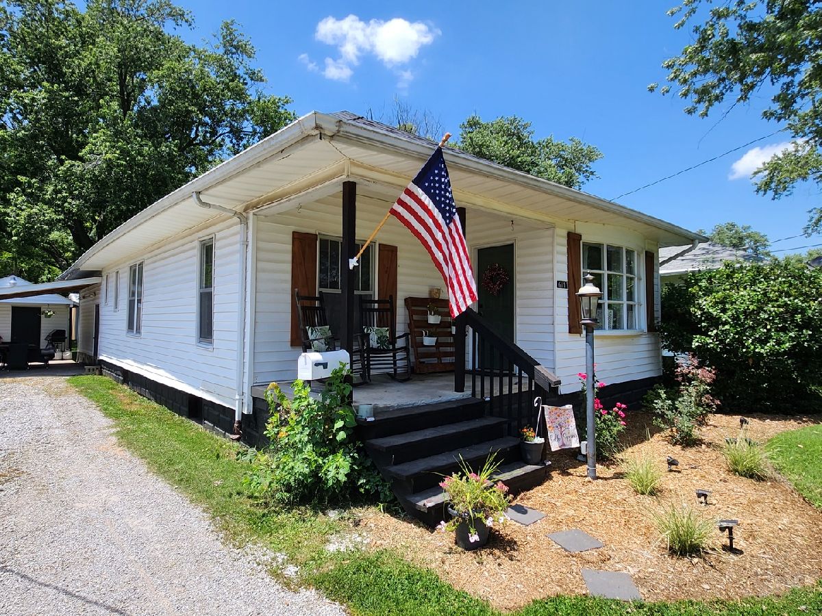  For Sale Duquoin Illinois, 611 Halliday Avenue