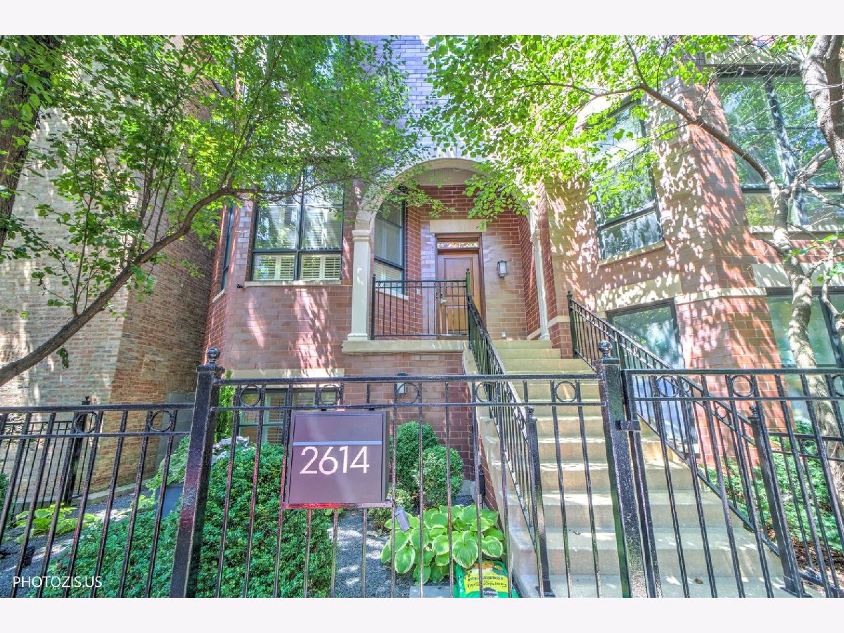 For Sale Chicago Illinois, 2614 Hermitage Avenue