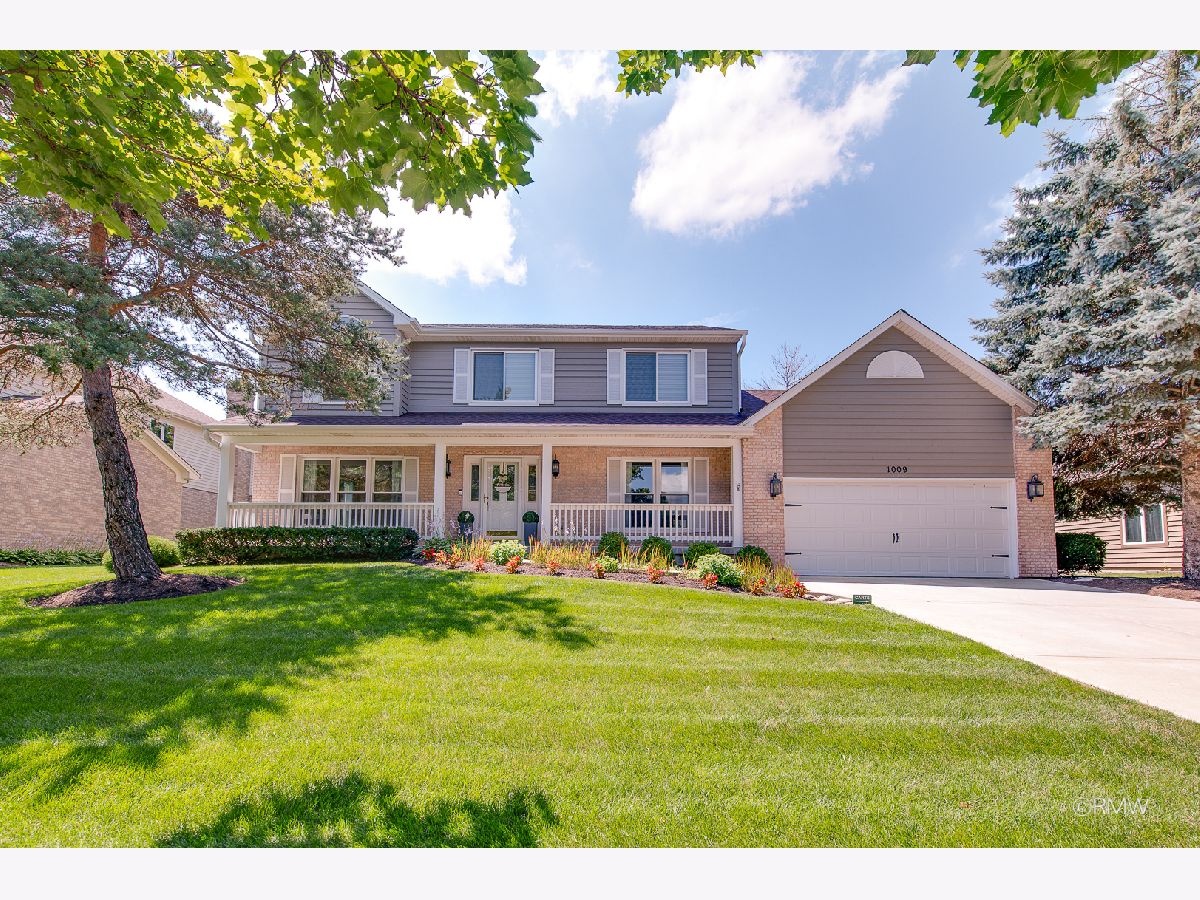 Homes & Condos & Townhomes For Sale Wedgewood Crystal Lake Illinois, 1009 Wedgewood Drive