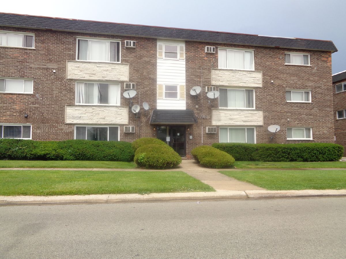  Rented Chicago Ridge Illinois, 5740 108th