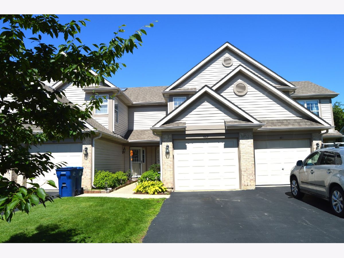 Townhomes & Condos For Sale Briar Pointe Schaumburg Illinois, 1609 Orchard Avenue