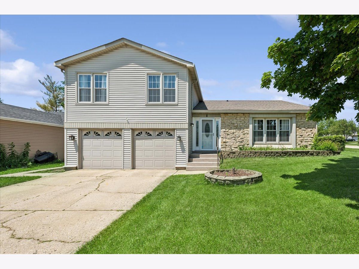  For Sale Glendale Heights Illinois, 8 Auburn Drive