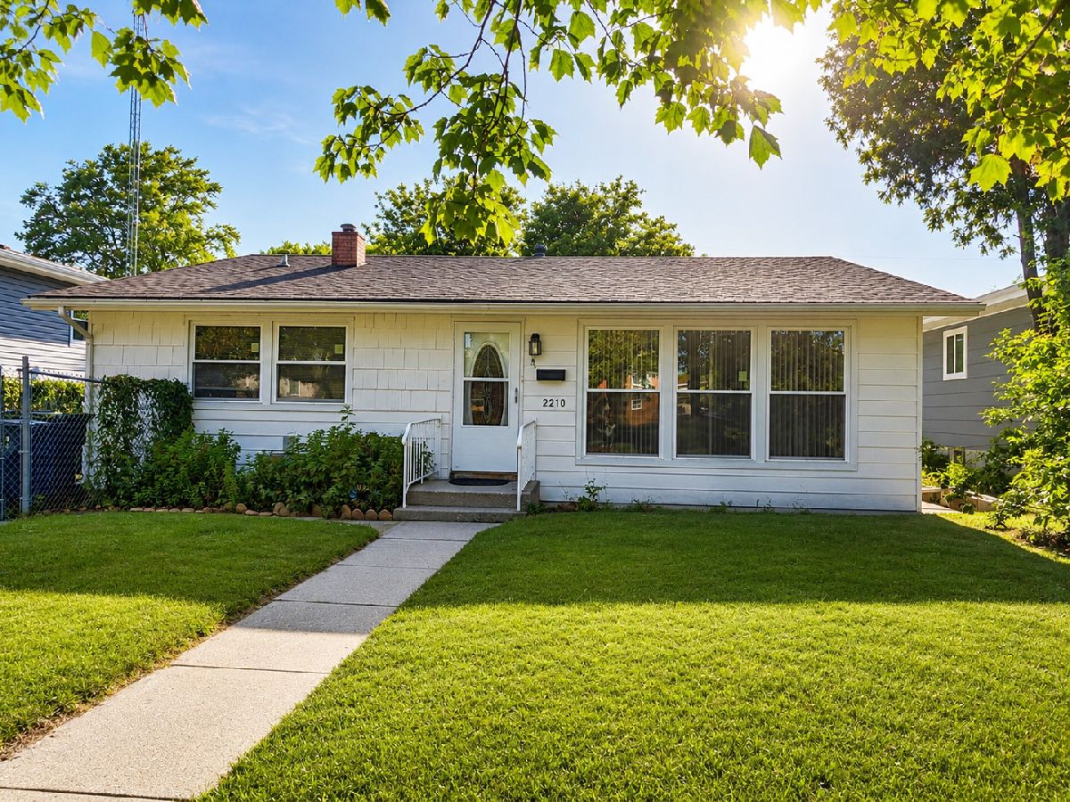  For Sale Zion Illinois, 2210 Hermon Avenue