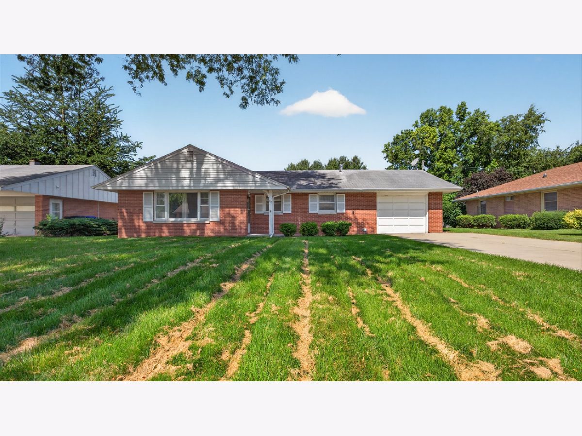 Homes & Condos & Townhomes For Sale Town & Country Bloomington Illinois, 919 Vale Street