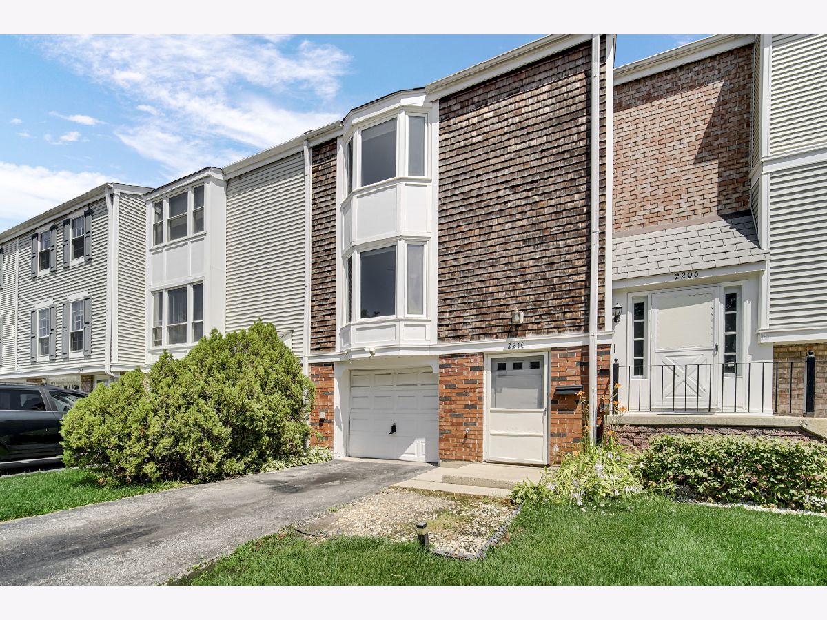Townhomes & Condos For Sale Barrington Square Hoffman Estates Illinois, 2210 Langdon Place