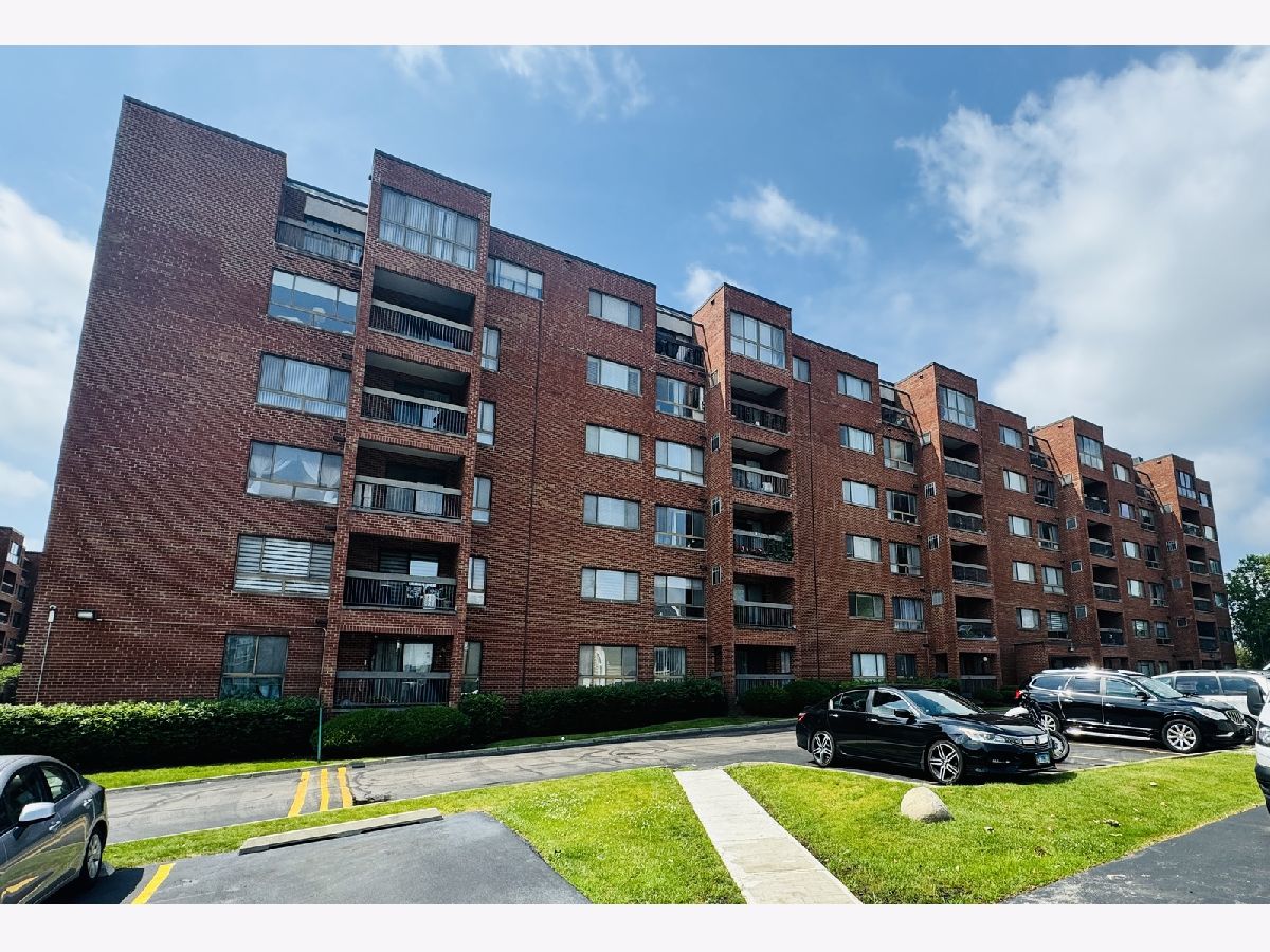 Condos & Townhomes For Sale Triumvera Glenview Illinois, 701 Forum Square