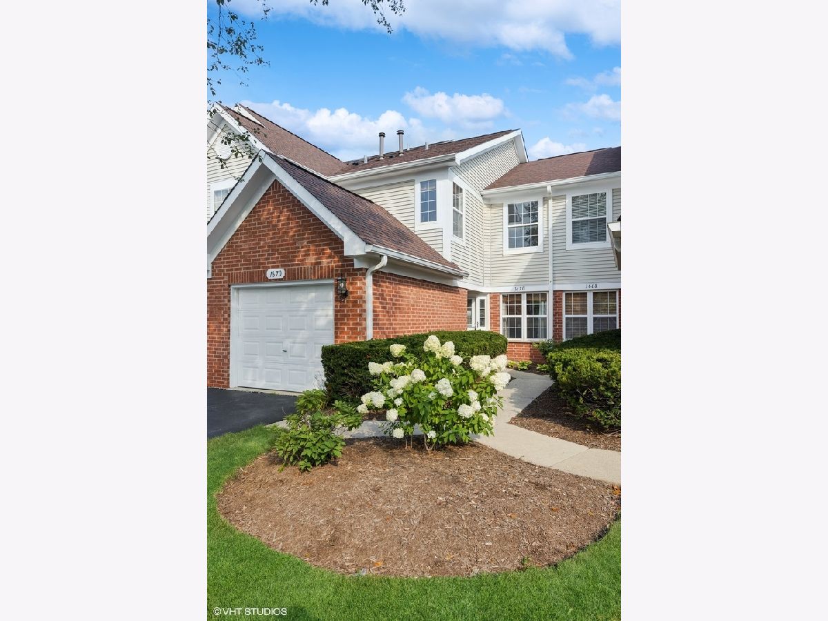 Townhomes Rented Turnberry West Roselle Illinois, 1670 Mansfield