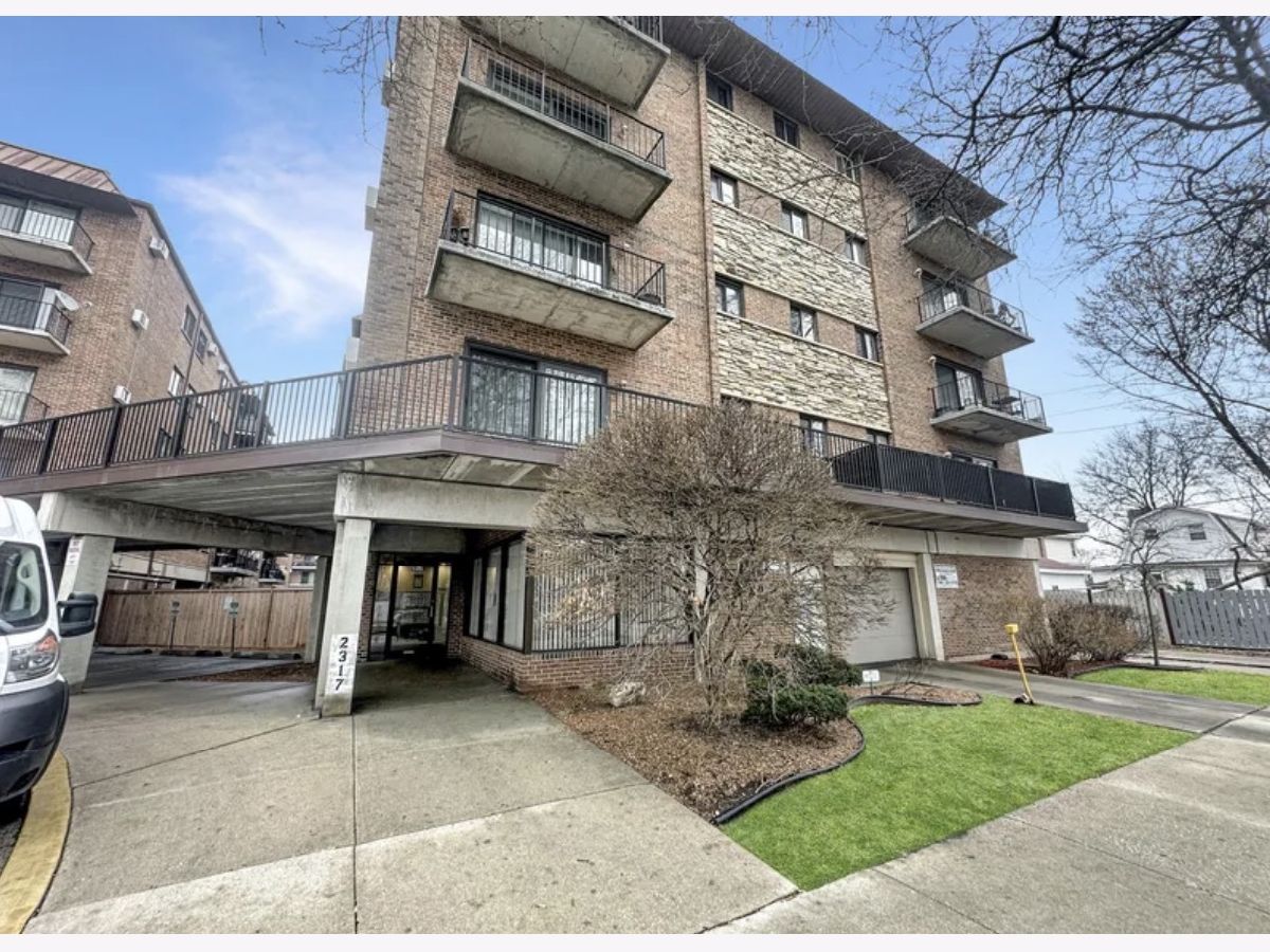 Condominiums & Homes Sold Oakfield West Chicago Illinois, 2317 Neva