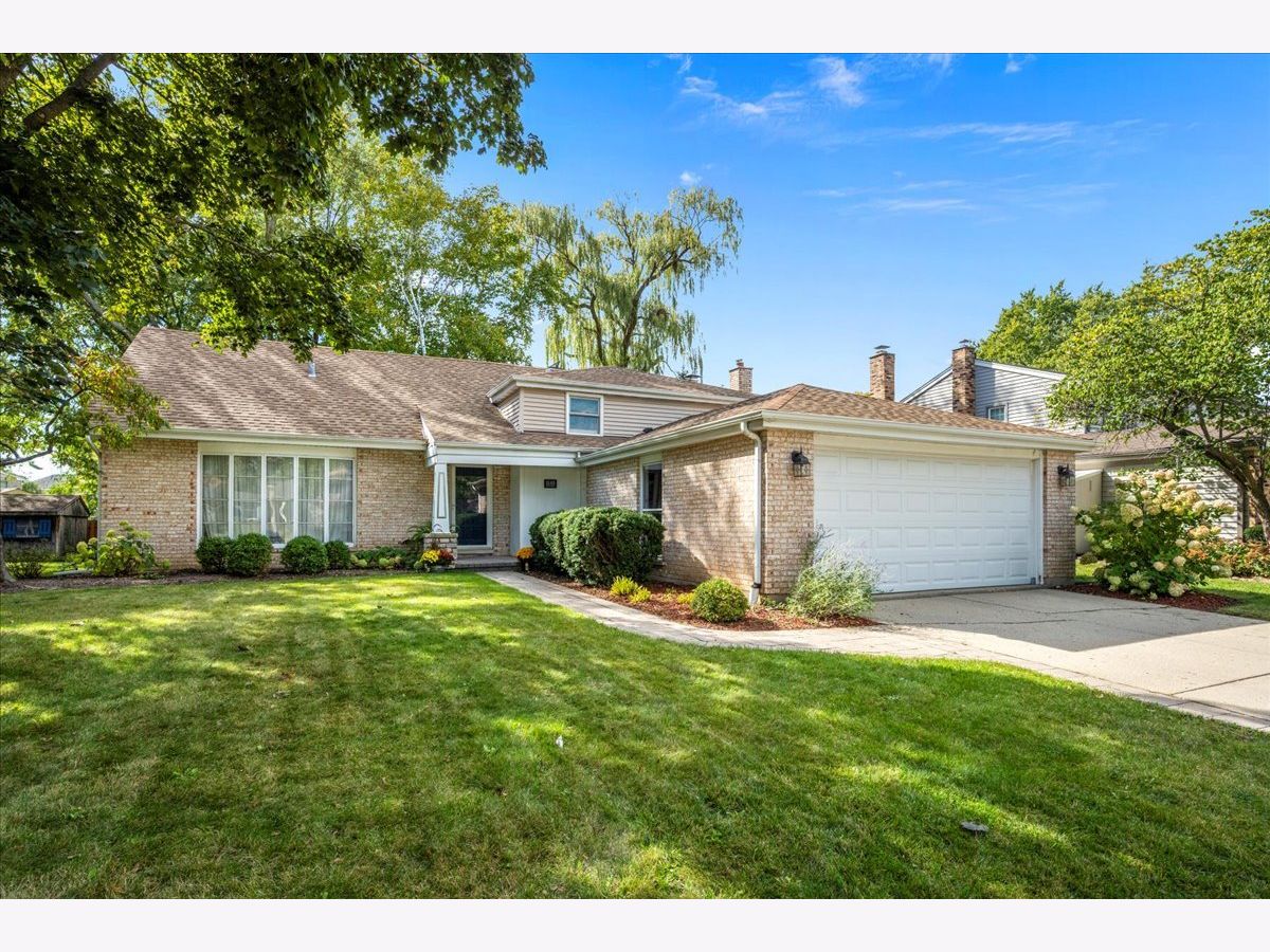  For Sale Libertyville Illinois, 1145 Weeping Willow Lane