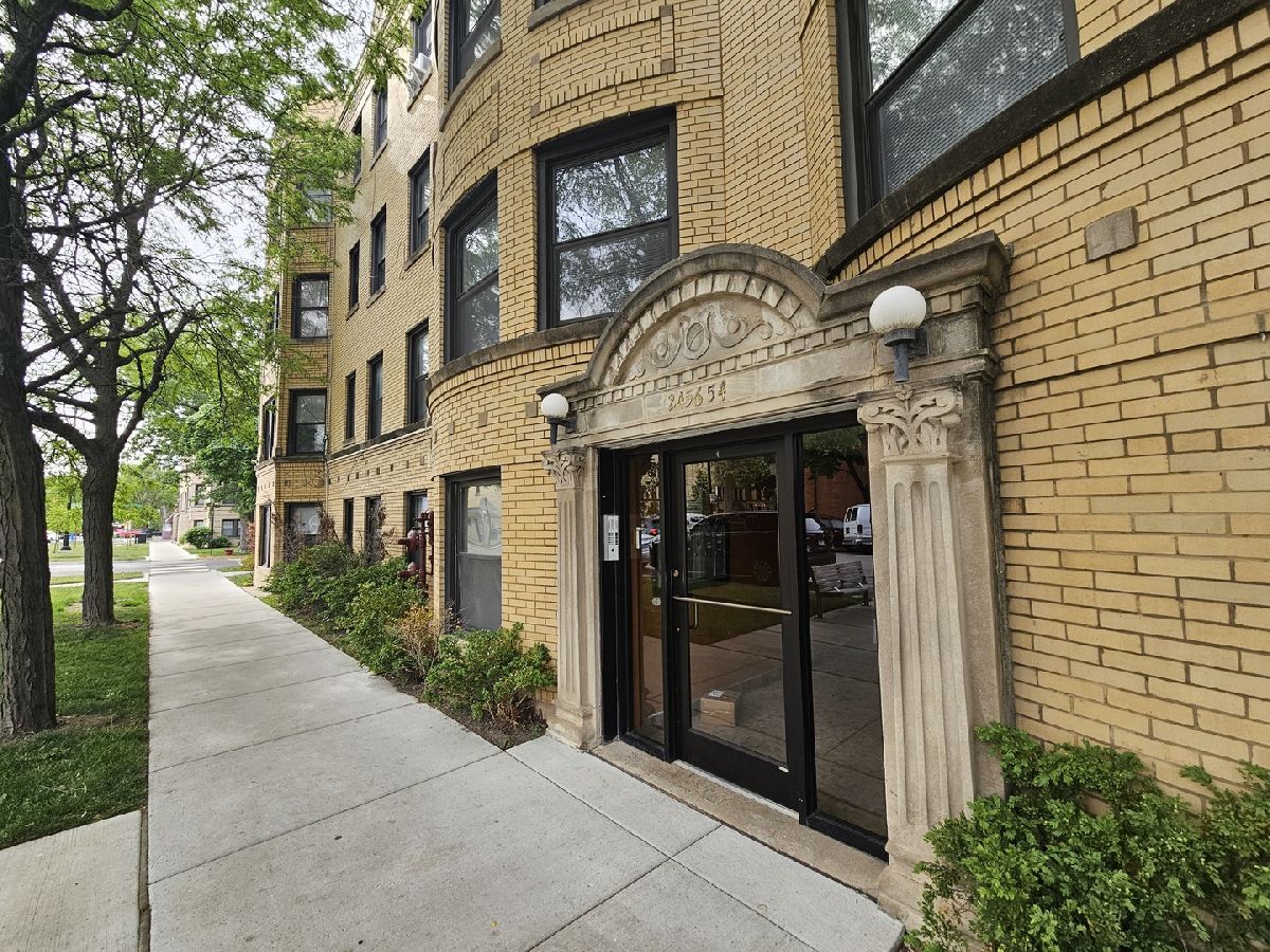  Rented Chicago Illinois, 2456 Catalpa