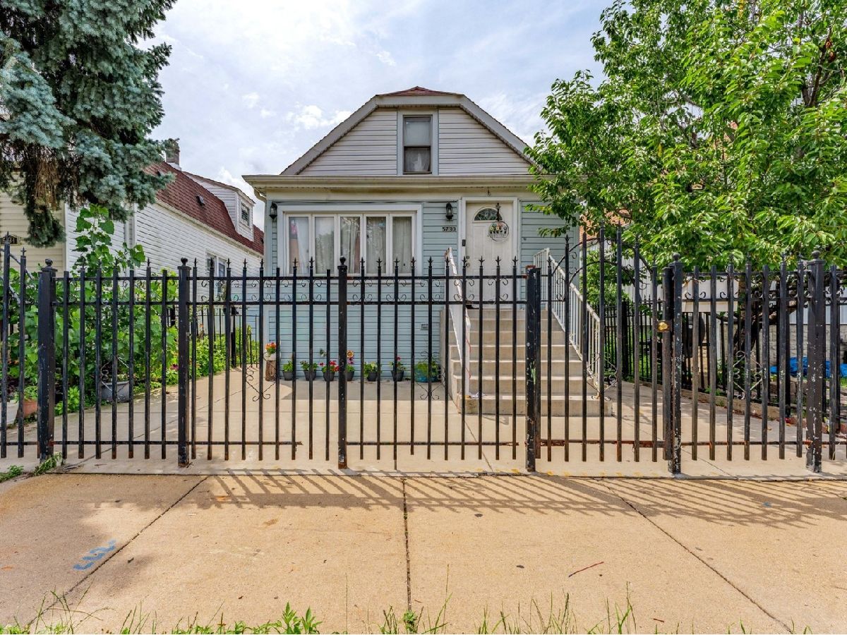  For Sale Chicago Illinois, 5730 Washtenaw Avenue