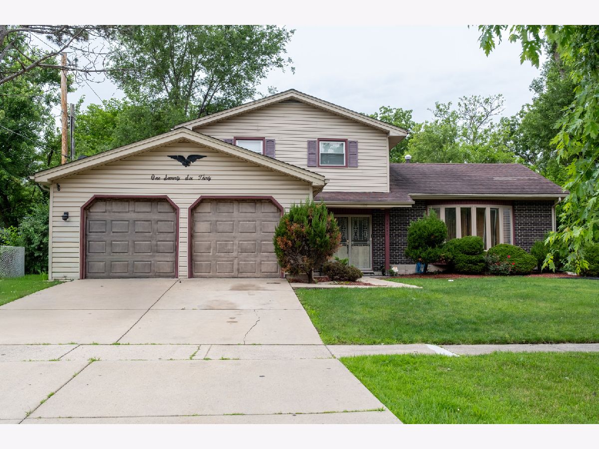  For Sale Country Club Hills Illinois, 17630 Mulberry Street