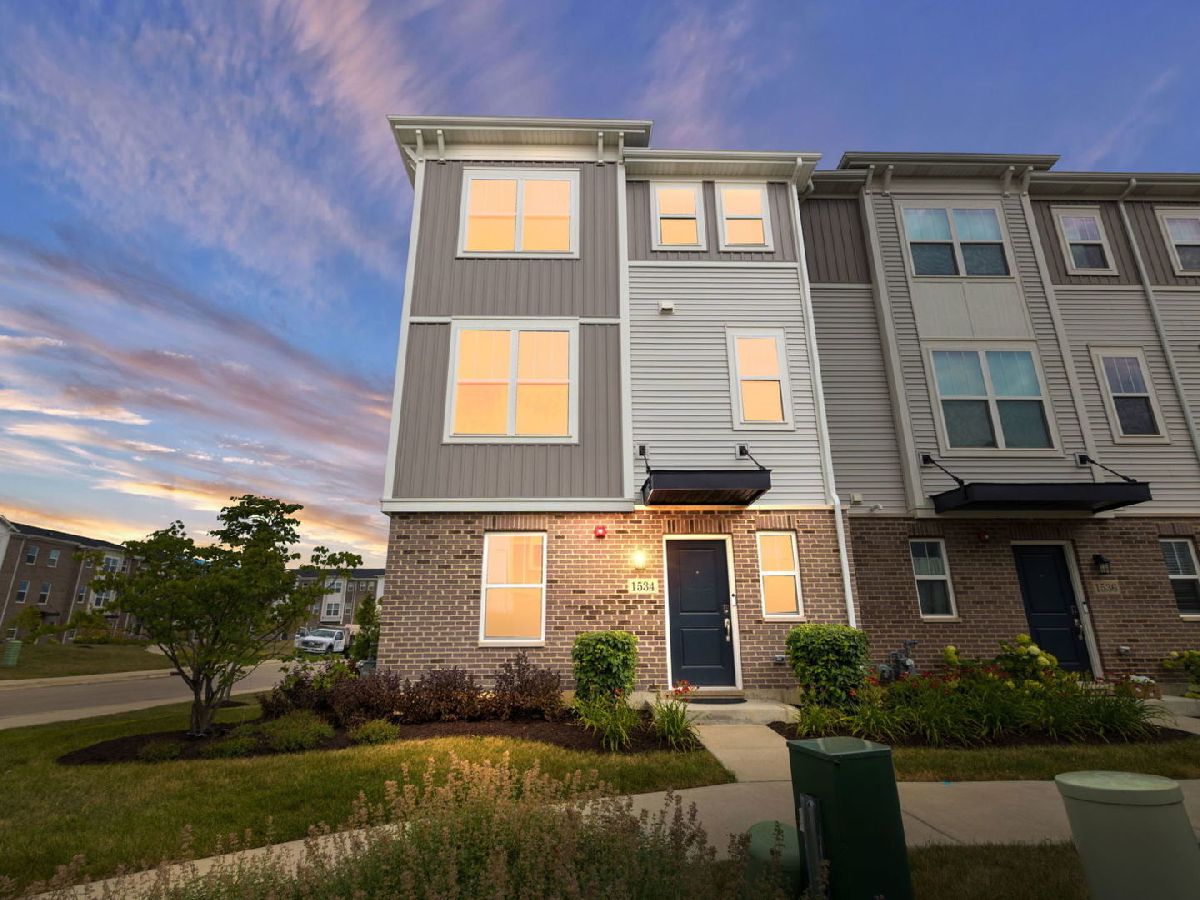 Condos & Townhomes For Sale Halston Market Des Plaines Illinois, 1534 Slade Way