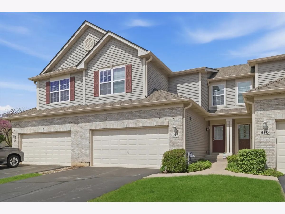  Rented Elgin Illinois, 918 Oak Ridge