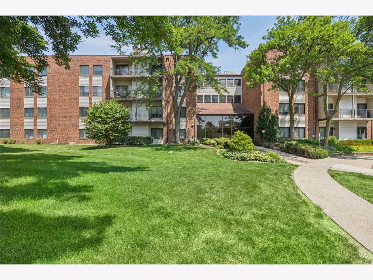  For Sale Northbrook Illinois, 3030 Pheasant Creek Drive