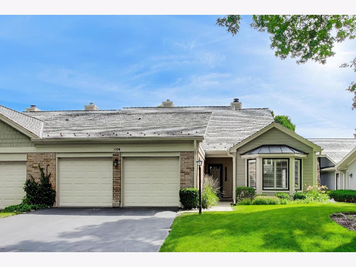  For Sale Libertyville Illinois, 1304 Kempton Drive