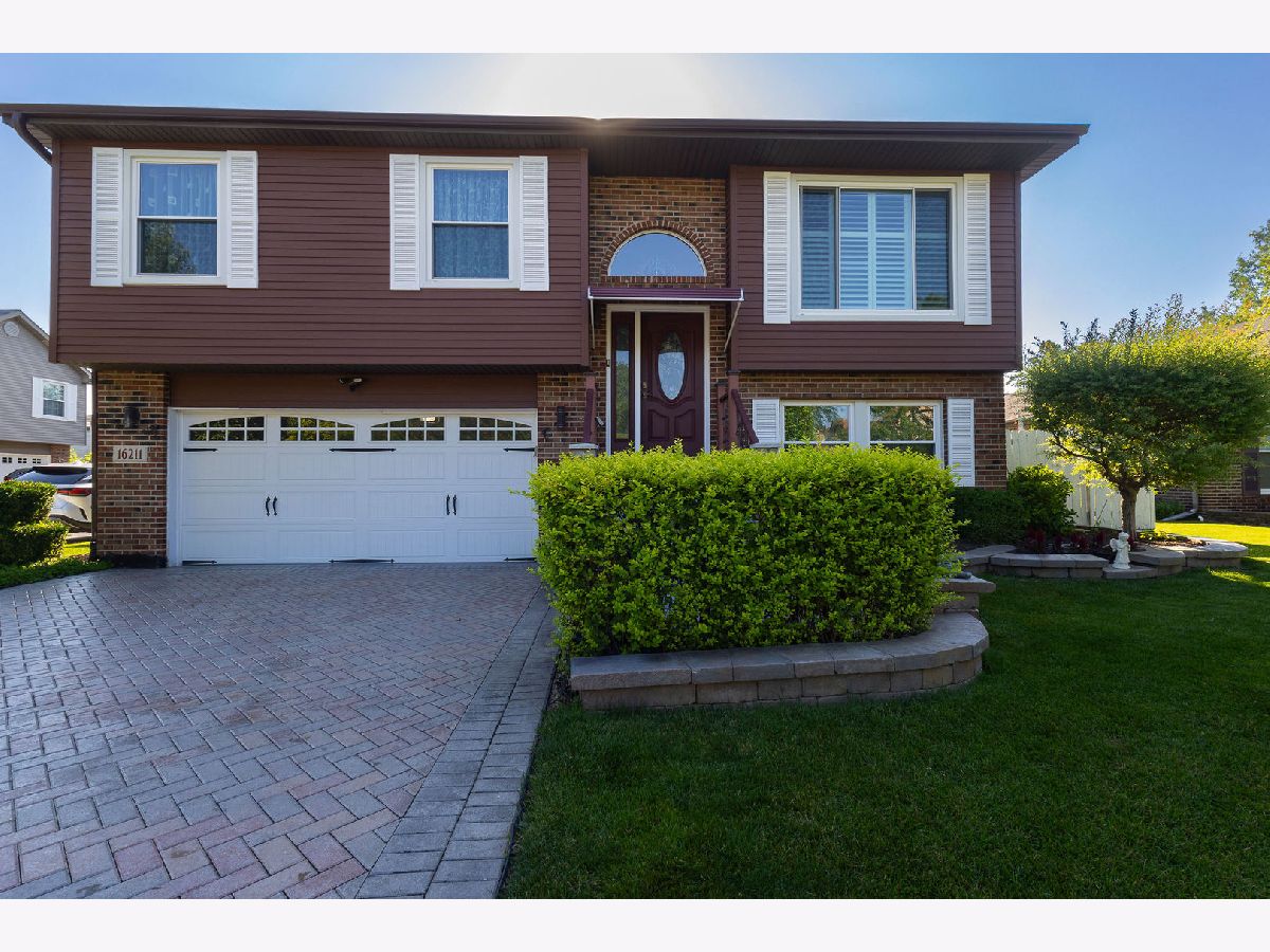  For Sale Orland Hills Illinois, 16211 Hunter Court