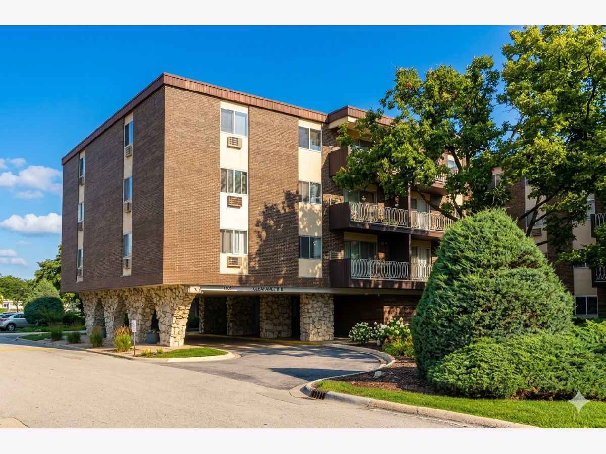 Condominiums For Sale Point West Lombard Illinois, 1301 Finley Road
