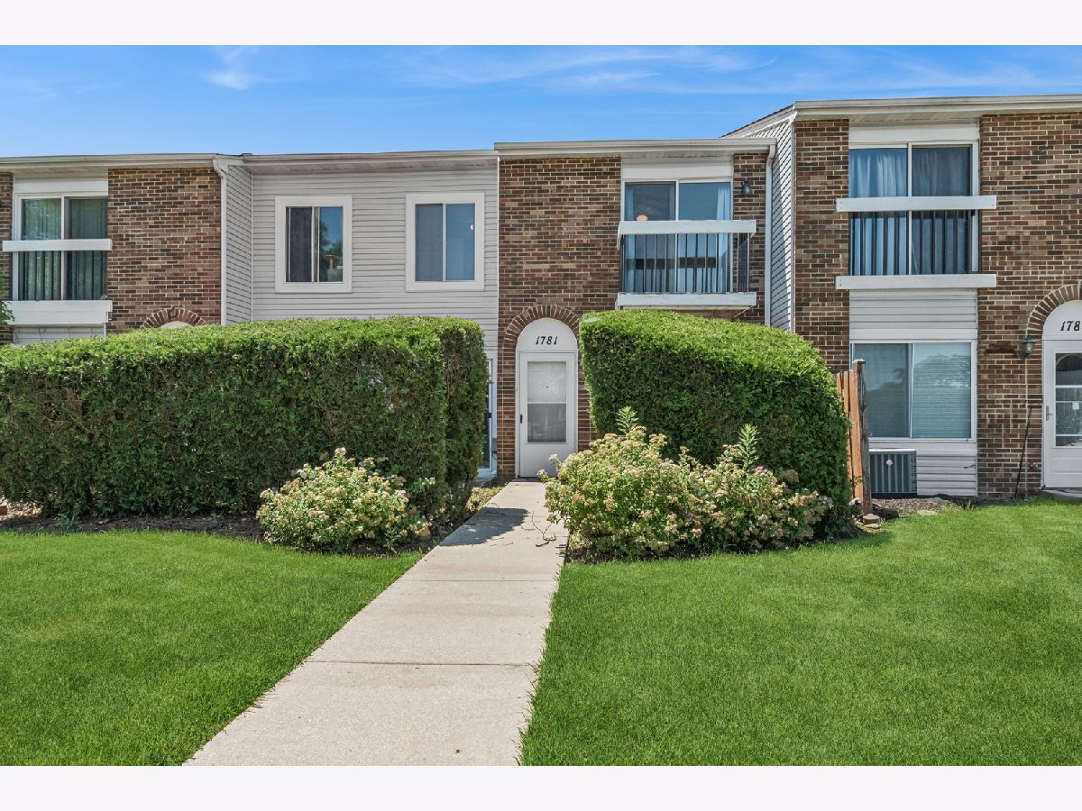 Townhomes & Condos For Sale Barrington Square Hoffman Estates Illinois, 1781 Raleigh Lane
