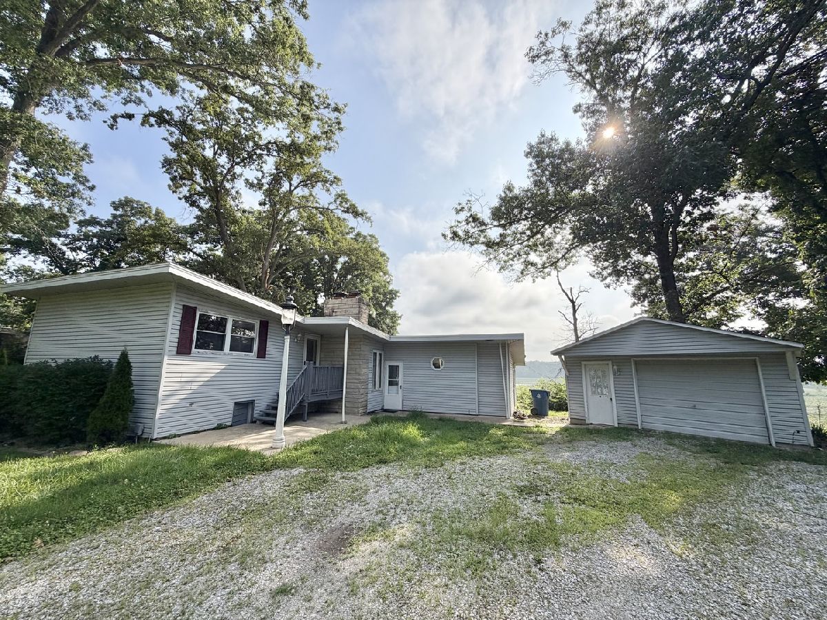 Homes For Sale Centralia Township Centralia Illinois, 1708 Moonglow Road