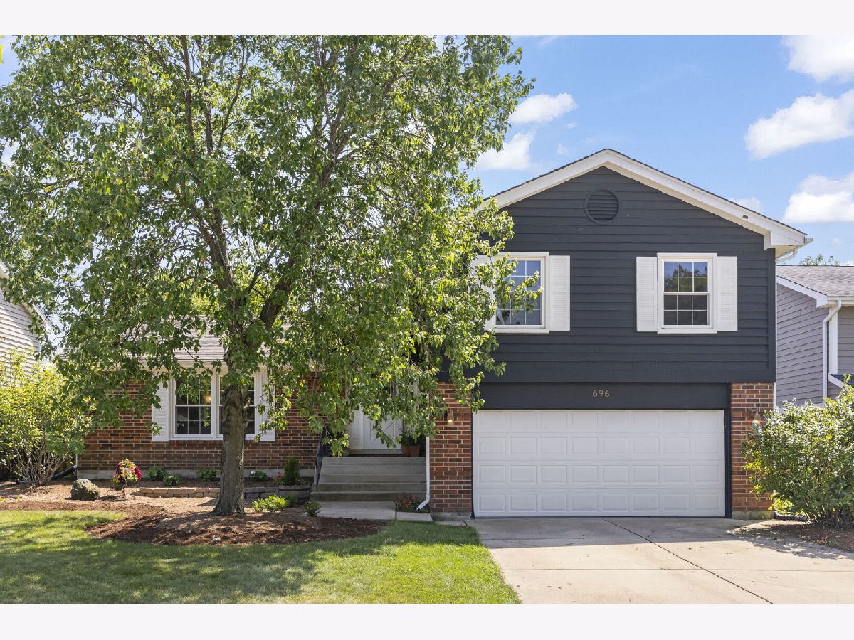 Condos & Townhomes & Homes For Sale Briarcliffe Knolls Wheaton Illinois, 696 Farnham Lane