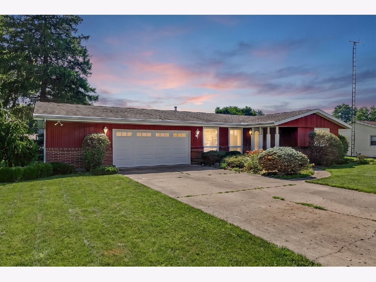  For Sale Oakwood Illinois, 414 Seymour Street