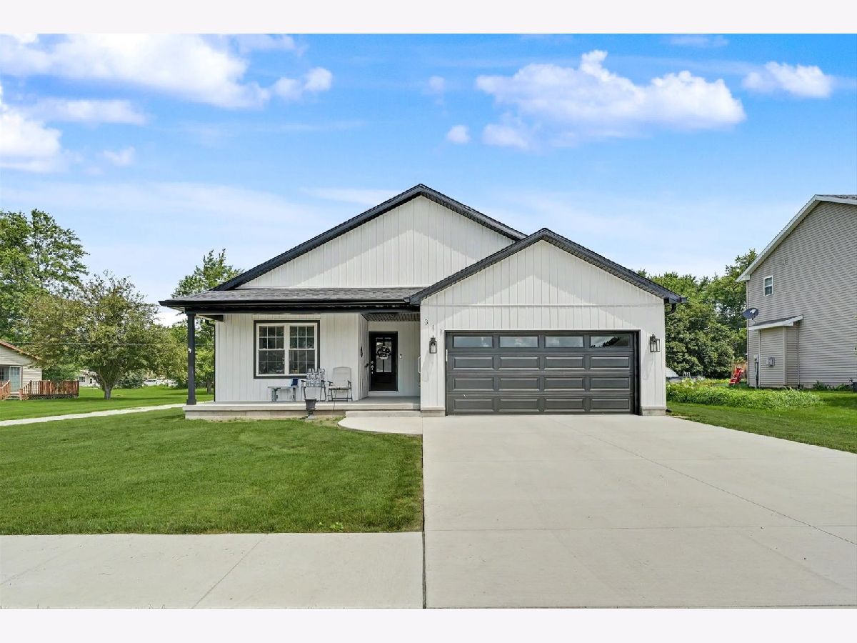  For Sale Paxton Illinois, 311 Meuser Drive