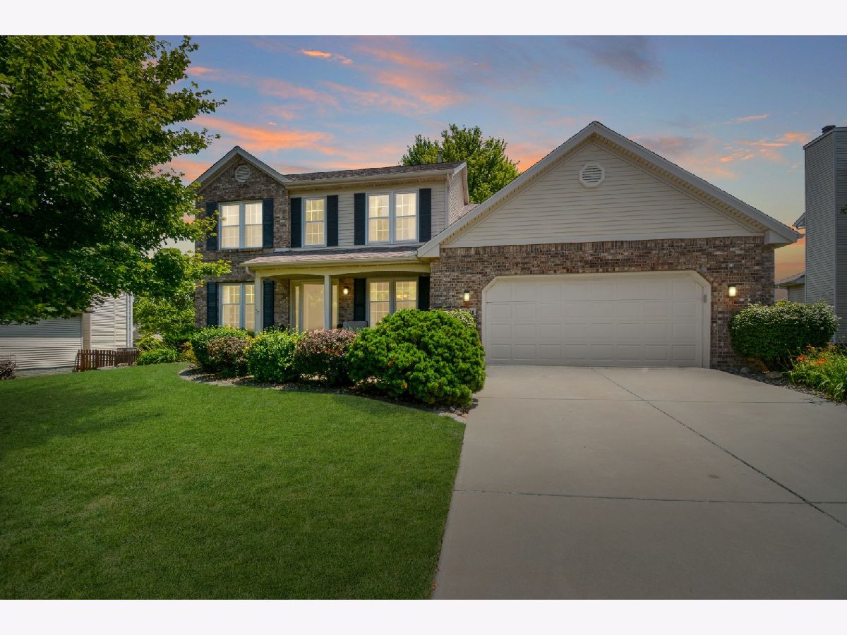 Homes & Condos & Townhomes For Sale Eagle Crest Bloomington Illinois, 2411 Clarkson Lane