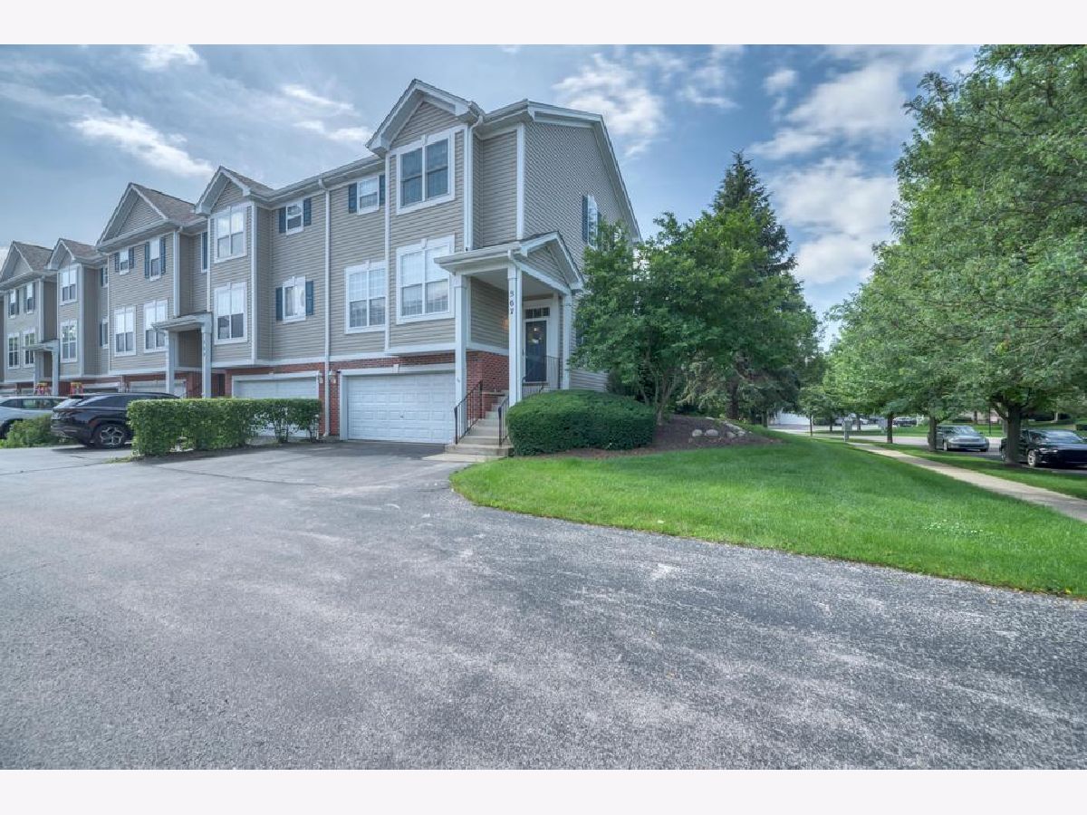 Townhomes & Condos For Sale Legacy Fields Aurora Illinois, 567 Declaration Lane