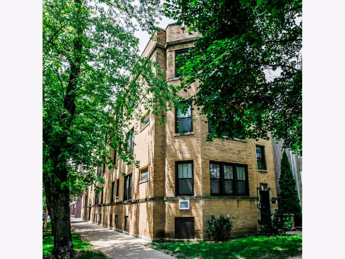 Condos & Townhomes & Homes Rented Southport Corridor Chicago Illinois, 3700 Bosworth
