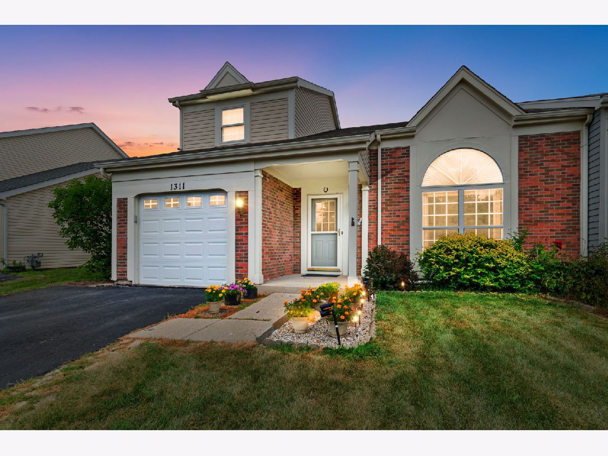  For Sale Carol Stream Illinois, 1311 Trinity Drive