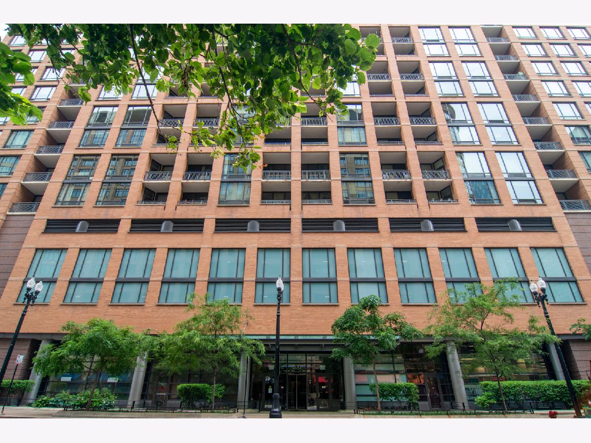  For Sale Chicago Illinois, 520 State Street
