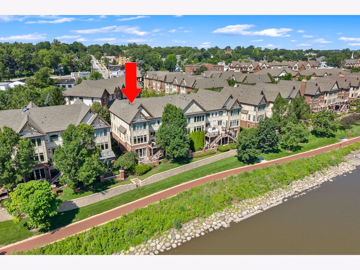  Sold St Charles Illinois, 526 Brownstone