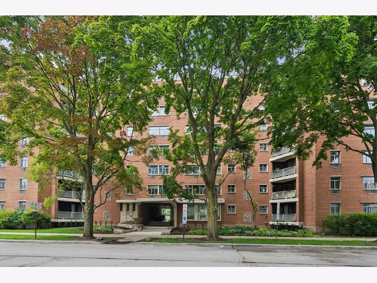 Condominiums For Sale Sherman Gardens Evanston Illinois, 1856 Sherman Avenue