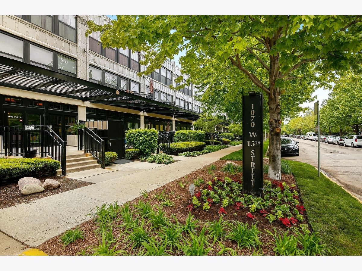 Condominiums Rented University Commons Chicago Illinois, 1070 15th