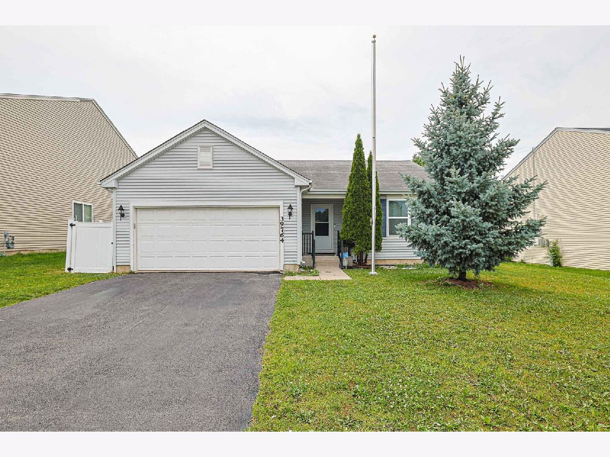 Townhomes & Condos & Homes For Sale Cambridge At Heatherstone Beach Park Illinois, 39764 Waterloo Drive