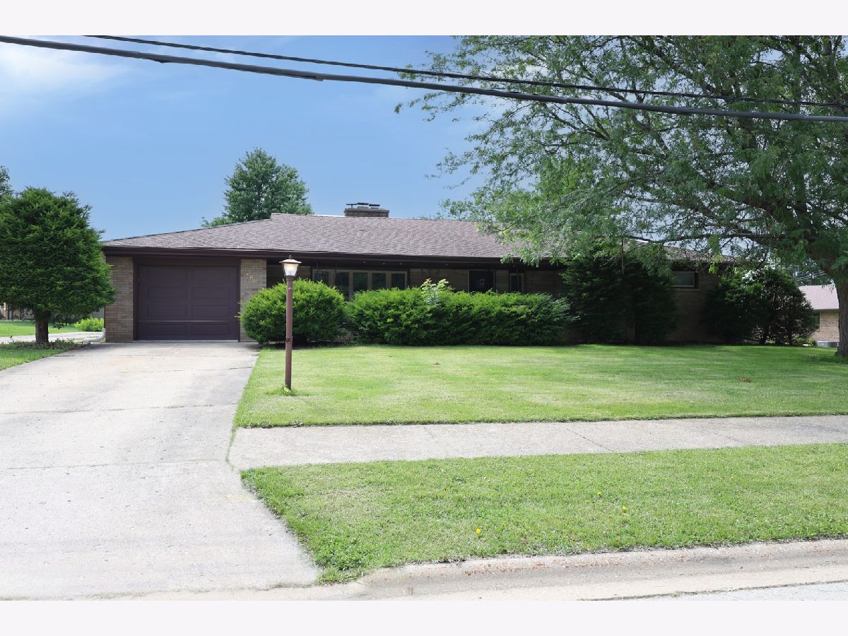  For Sale Crest Hill Illinois, 1601 Barthelone Street